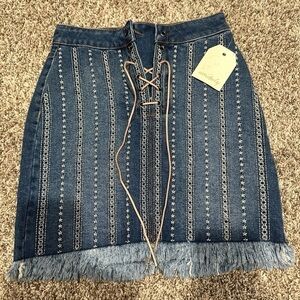 NWT Wonderly Frayed Embroidery Denim A Line Skirt Size 24